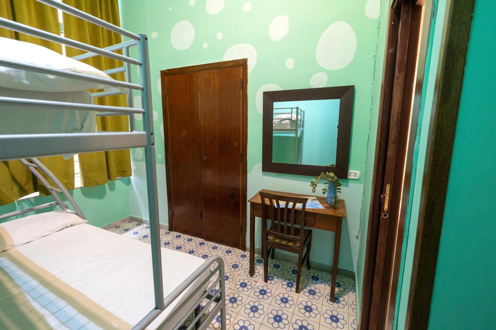 Pizza Hostel Naples
