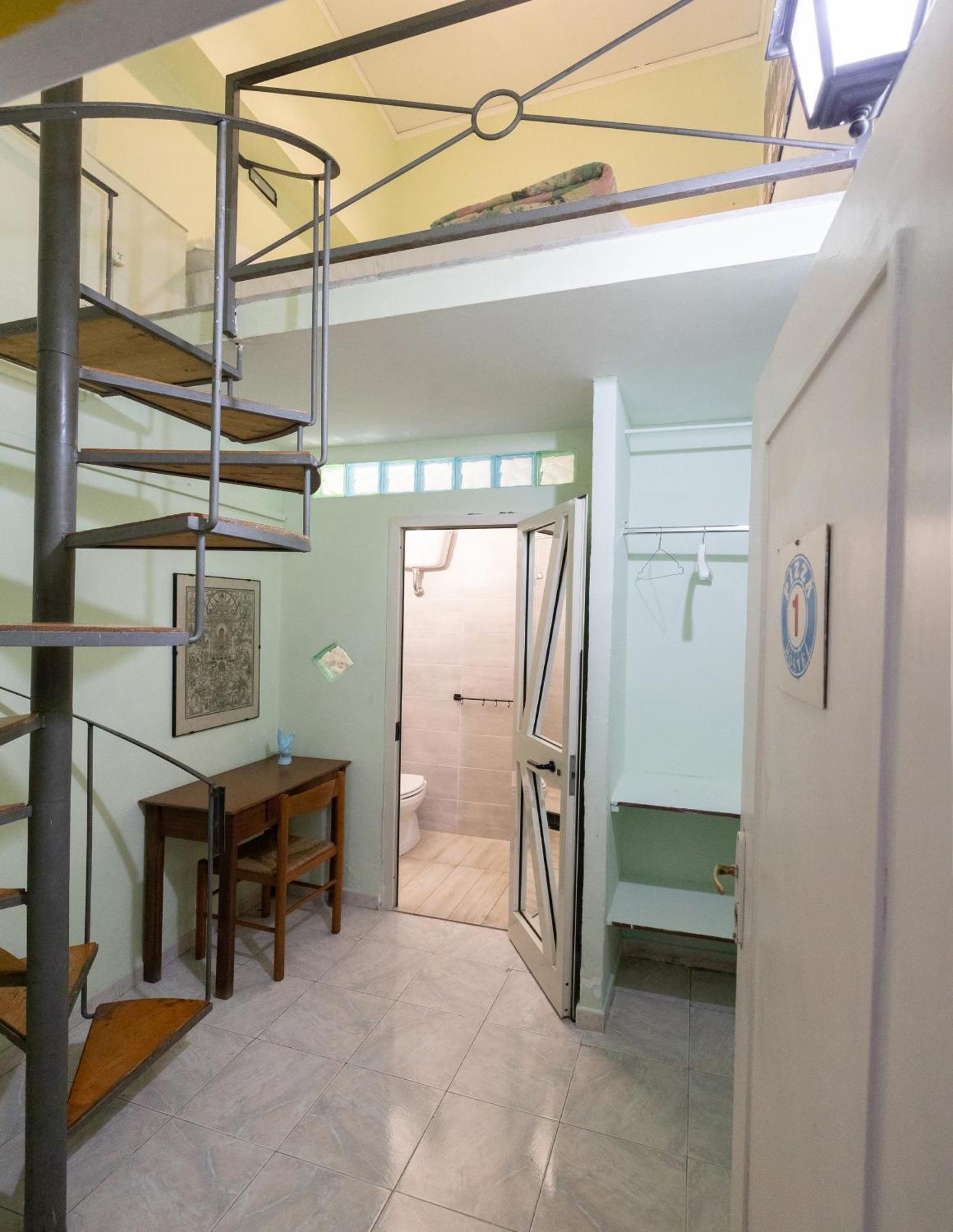 Hostal Pizza Nápoles